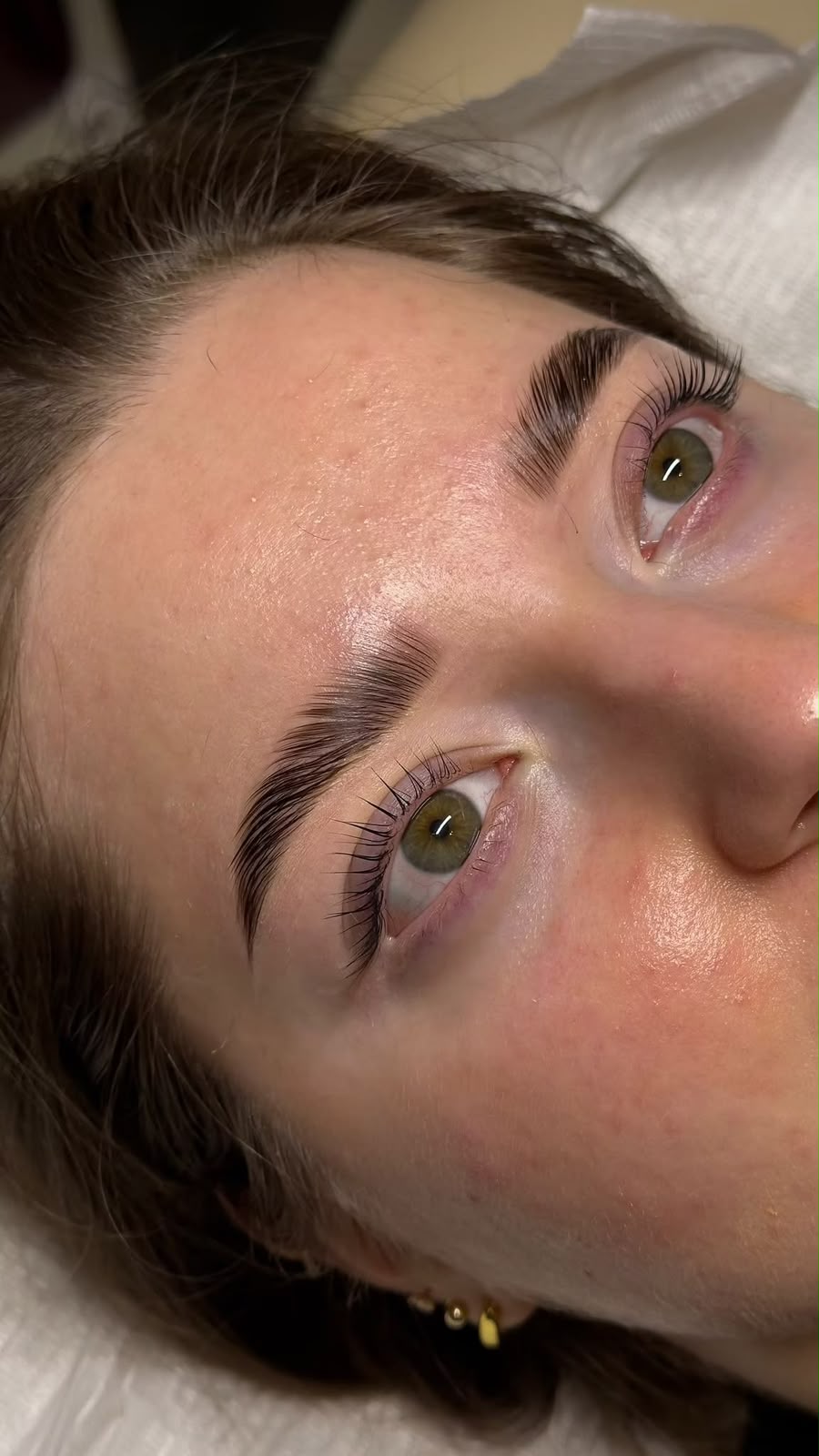 Laminado de cejas: el antes y después 🖌️